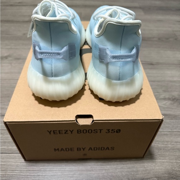 Yeezy Boost 350 V2 Mono Ice - Picture 4 of 5